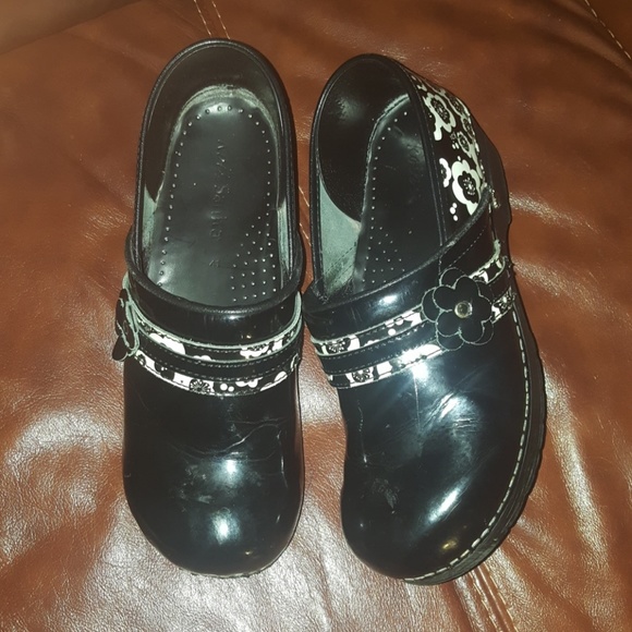 koi sanita nursing shoes